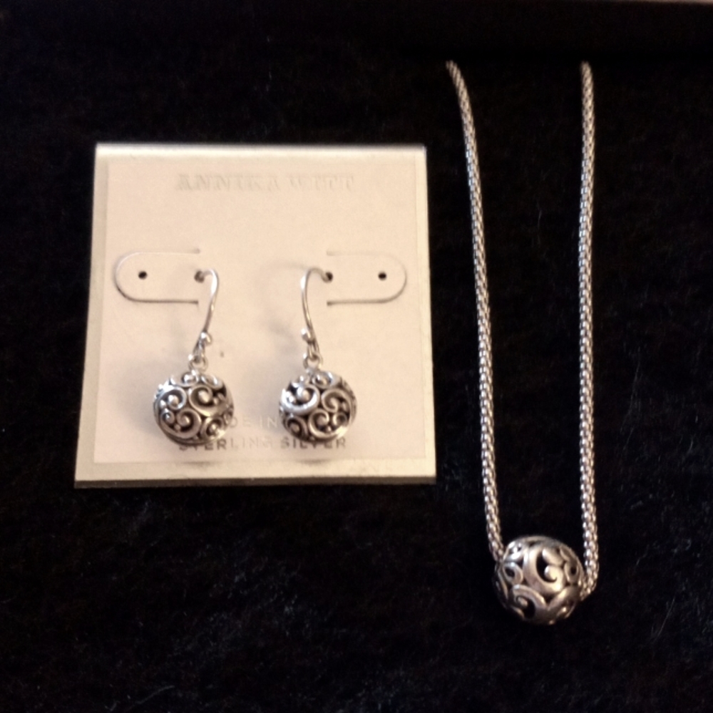 Annika witt jewelry necklace and earrings set.